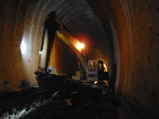隧道安全專業高效仰拱，二次襯砌爆破拆除施工